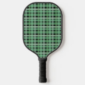 Gecontroleerde tartan groene strepen op zwart pickleball paddle (Voorkant)