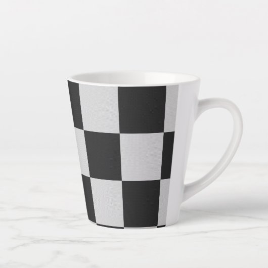 Gecontroleerde zwarte en witte vierkantjes of KLAN Latte Mok (Rechts)