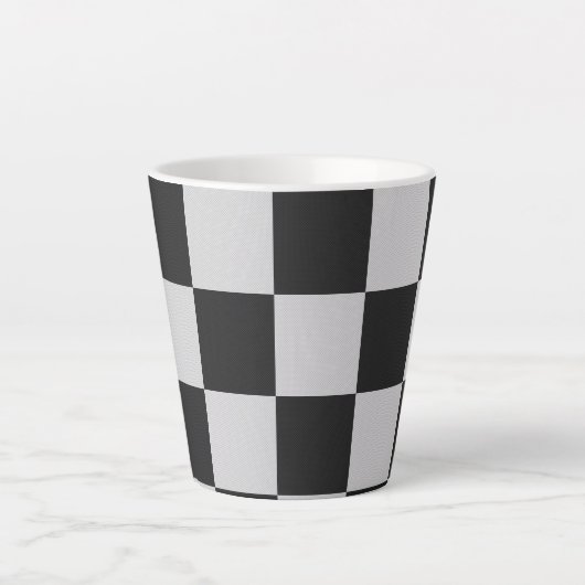 Gecontroleerde zwarte en witte vierkantjes of KLAN Latte Mok (Voorkant)