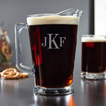 Gecorrigeerde klassieke monogram glas Beer Pitcher