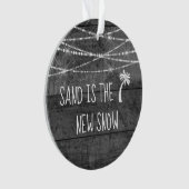 Gedateerde Rustieke Verweerd Hout Eerste Kerstmis  Ornament (voorkant)