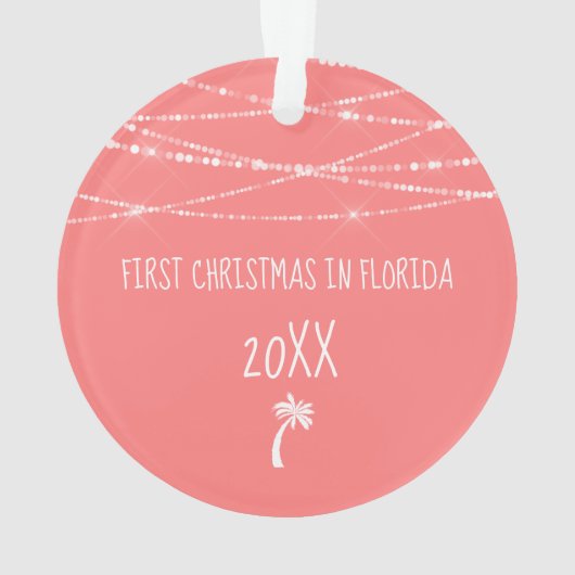 Gedateerde Tropische Koraal Eerste Kerstmis in Flo Ornament (achterkant)