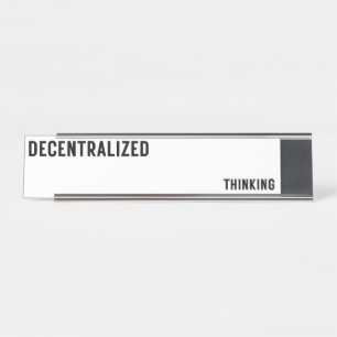 Gedecentraliseerd denken Luxe glazen bureau naam  Naambordje