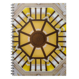 Gedecormeerd plafond op het station van Tokio Notitieboek