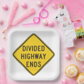 Gedeeld teken snelweg eindigt papieren bordje (Feest)