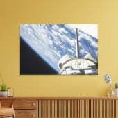 Gedeeltelijk uitzicht van Space Shuttle Endeavor Canvas Afdruk (Insitu (Woonkamer))