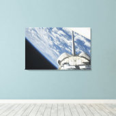 Gedeeltelijk uitzicht van Space Shuttle Endeavor Canvas Afdruk (Insitu (Houten vloer))