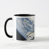 Gedeeltelijk uitzicht van Space Shuttle Endeavor Mok (Links)