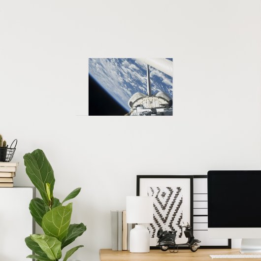 Gedeeltelijk uitzicht van Space Shuttle Endeavor Poster (Thuiskantoor)