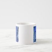 Gedefocuseerd naar boven uitzicht van kantoor die  espresso kop (Voorkant)