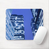 Gedefocuseerd naar boven uitzicht van kantoor die  muismat (Met muis)