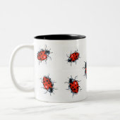 GEDEKT IN DE MOK VAN LADYBUGS (Links)
