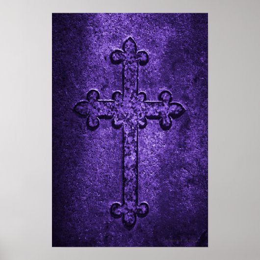 Gedekte Stone Gothic Cross in Paars Poster (Voorkant)