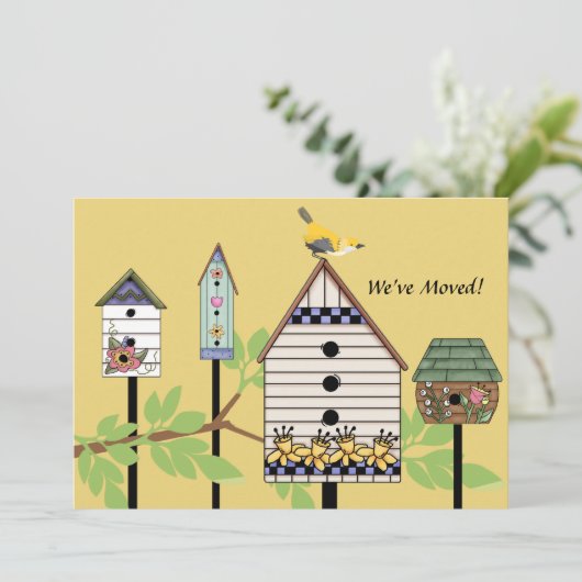 Gedekte vogelhuizen die aankondiging verplaatsen (Staand voorkant)