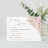 Gedempte Blush Tropische Boho Pampas Bruiloft RSVP Kaart (Staand voorkant)