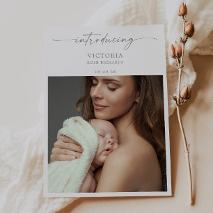 Gedempte grijze minimalistische foto baby aankondi kaart