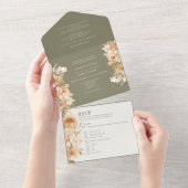 Gedempte groene perzik bloem gepersonaliseerde bru all in one uitnodiging (Afscheurbaar)
