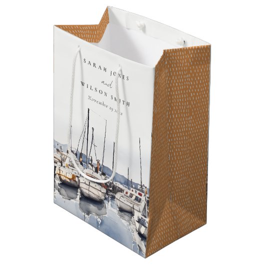 Gedempte kustboten bij Harbour Seascape Bruiloft Medium Cadeauzakje (Voorkant Gekanteld)