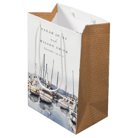 Gedempte kustboten bij Harbour Seascape Bruiloft Medium Cadeauzakje (Achterkant Gekanteld)