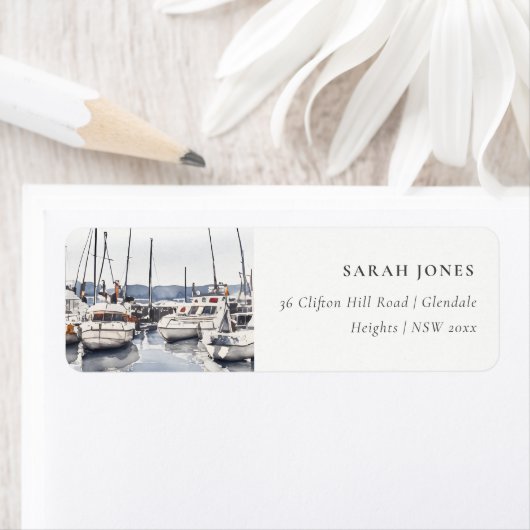 Gedempte kustboten op haven zeegezicht adres etiket (Insitu)