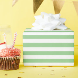 Gedempte lichtgroene en witte gestreepte patroon cadeaupapier