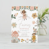 Gedempte roze bloemige donkere huid fee meisje ver kaart (Staand voorkant)