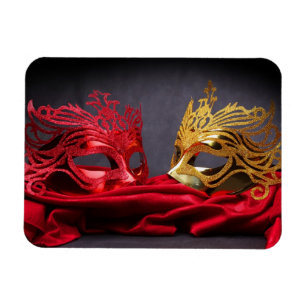 Gedestilleerd maskerade masker op rode fluwelen magneet