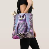 Gedetailleerde Fantasy Owl op een bed van Thorns Tote Bag (Dichtbij)