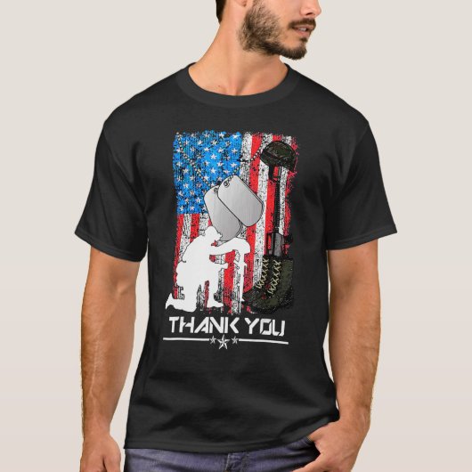Gedetailleerde herdenkingsdag Vlag Militaire Boots T-shirt (Voorkant)