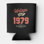 Gediend in 1979, Birthday Gift Blikjeskoeler (Voorkant)