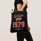 Gediend in 1979, Birthday Gift Tote Bag (Dichtbij)