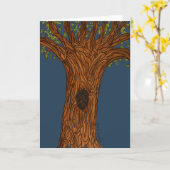Gedraaide boom met blauwe achtergrond- Blanco Kaart (Gele Bloem)