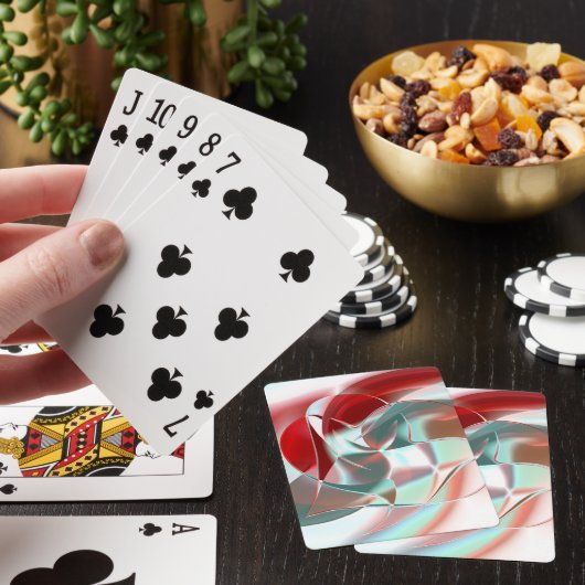 Gedraaide cirkelvormige stukken in zacht rood kora pokerkaarten (Insitu)