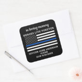 Gedraaide politieagent met blauwe lijn vierkante sticker (Envelop)