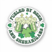 Gedreven door bier en shenanigans sticker (Voorkant)