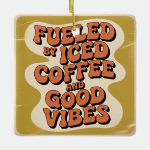 Gedreven door ijskoude koffie en goede vibes keramisch ornament