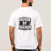 GEDREVEN DOOR PASSIE – Typography Poster T-shirt (Achterkant)