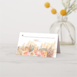 Gedroogde bloemen en pampas gras met een zachte ro plaatskaartje