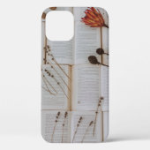 Gedroogde bloemen op boeken Case-Mate iPhone case (Achterkant)