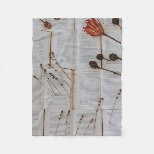 Gedroogde bloemen op boeken fleece deken (Voorkant)