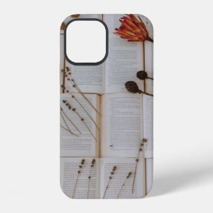 Gedroogde bloemen op boeken iPhone 12 hoesje