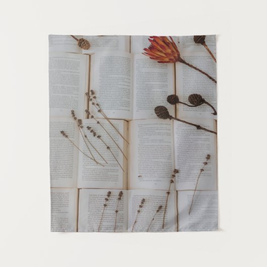 Gedroogde bloemen op boeken wandkleed (Voorkant)