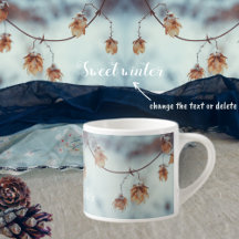 Gedroogde hop Garland op de Snowy-achtergrond