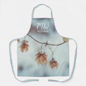 Gedroogde hop Garland op de Snowy-achtergrond Schort (Voorkant)