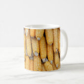 Gedroogde maïs die gestapeld was. koffiemok (Voorkant rechts)