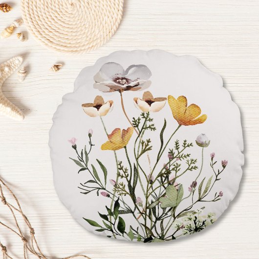 Gedroogde wilde bloemenboeket rond kussen