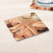 Gedroogde zeeen sterren verkocht als souvenirs 2 kartonnen onderzetters (Schuin)