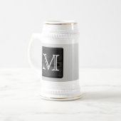 Gedrukt patroon en aangepaste brief. Zwart en wit Bierpul (Voorkant links)