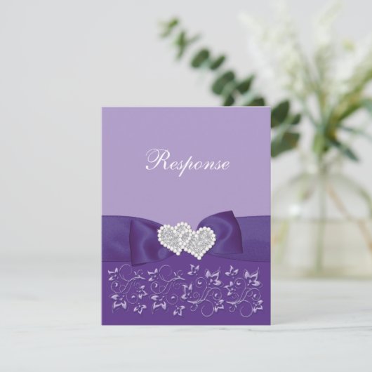 GEDRUKTE BOOG Paarse Witte Bloemen Huwelijksreacti RSVP Kaartje (Staand voorkant)