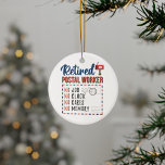 Gedrukte postwerker Brief koeriersdienst Pensioenr Keramisch Ornament<br><div class="desc">Cute en grappige cadeau voor een postbode. Het ontwerp is helder,  moedig en leuk met moderne decoratieve en scripttypografie en er staat: "Postal Worker in ruste,  geen bankklok zonder geheugen" maakt een perfect cadeau voor uw medewerker die dit jaar met pensioen gaat. Het zal een groot goed zijn</div>